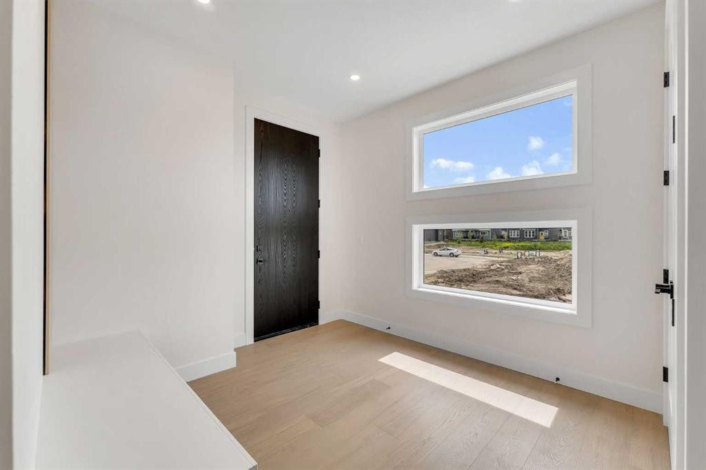 99 South Shore Road, Chestermere, AB - Indoor Photo Showing Other Room