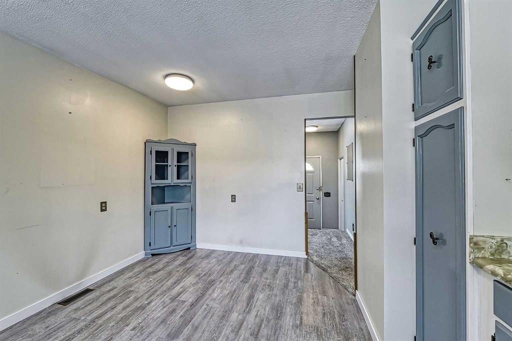 3523 48 Street Ne, Calgary, AB - Indoor Photo Showing Other Room