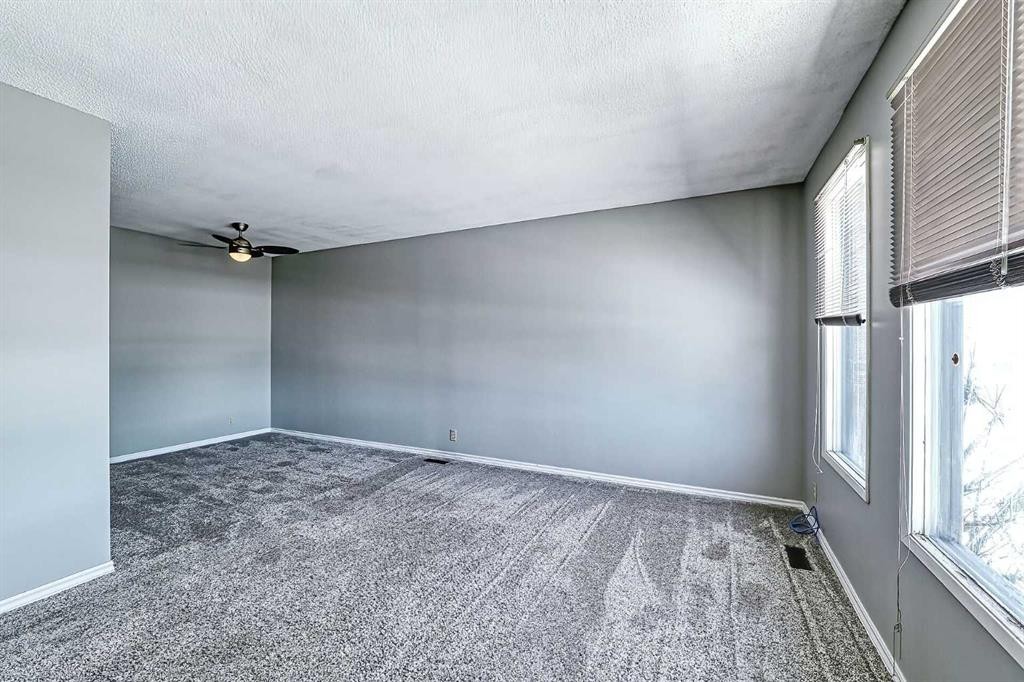 3523 48 Street Ne, Calgary, AB - Indoor Photo Showing Other Room