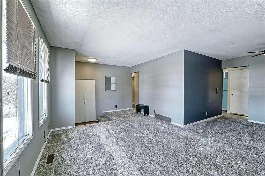 3523 48 Street Ne, Calgary, AB - Indoor Photo Showing Other Room