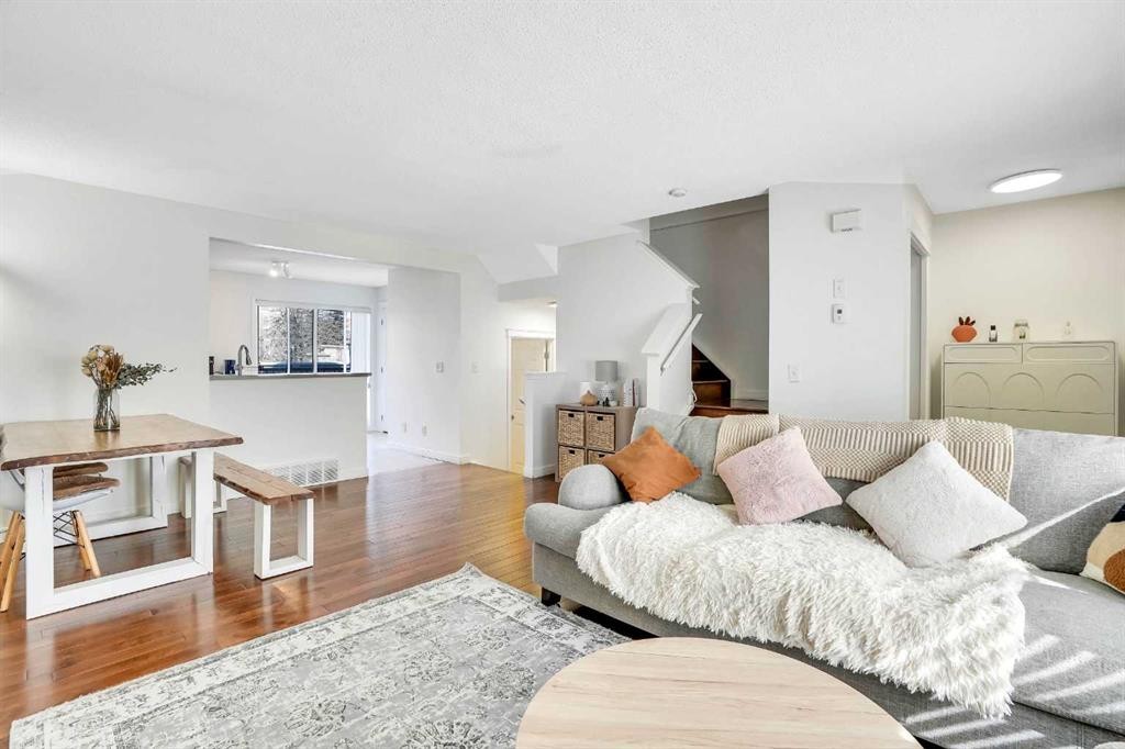 142 Panatella Park Nw, Calgary, AB - Indoor Photo Showing Living Room