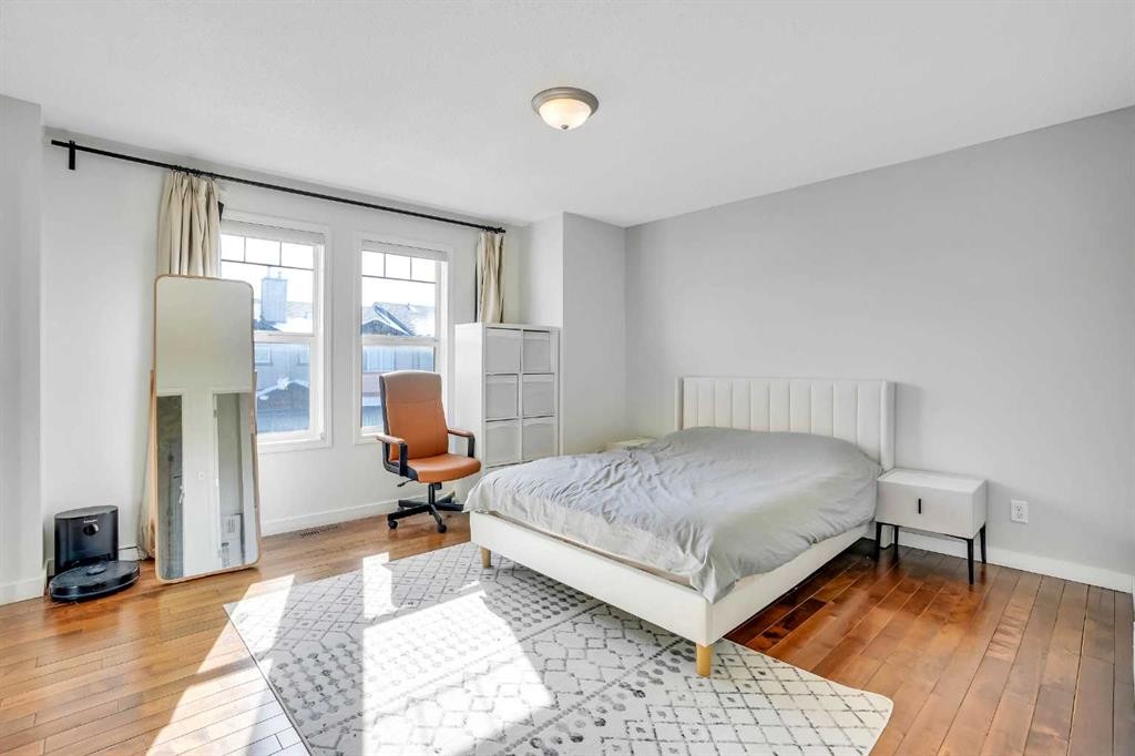 142 Panatella Park Nw, Calgary, AB - Indoor Photo Showing Bedroom