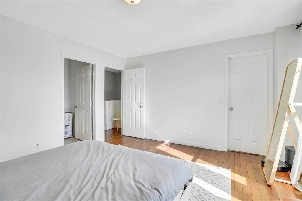142 Panatella Park Nw, Calgary, AB - Indoor Photo Showing Bedroom