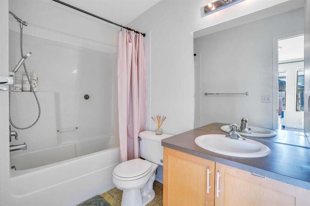 142 Panatella Park Nw, Calgary, AB - Indoor Photo Showing Bathroom