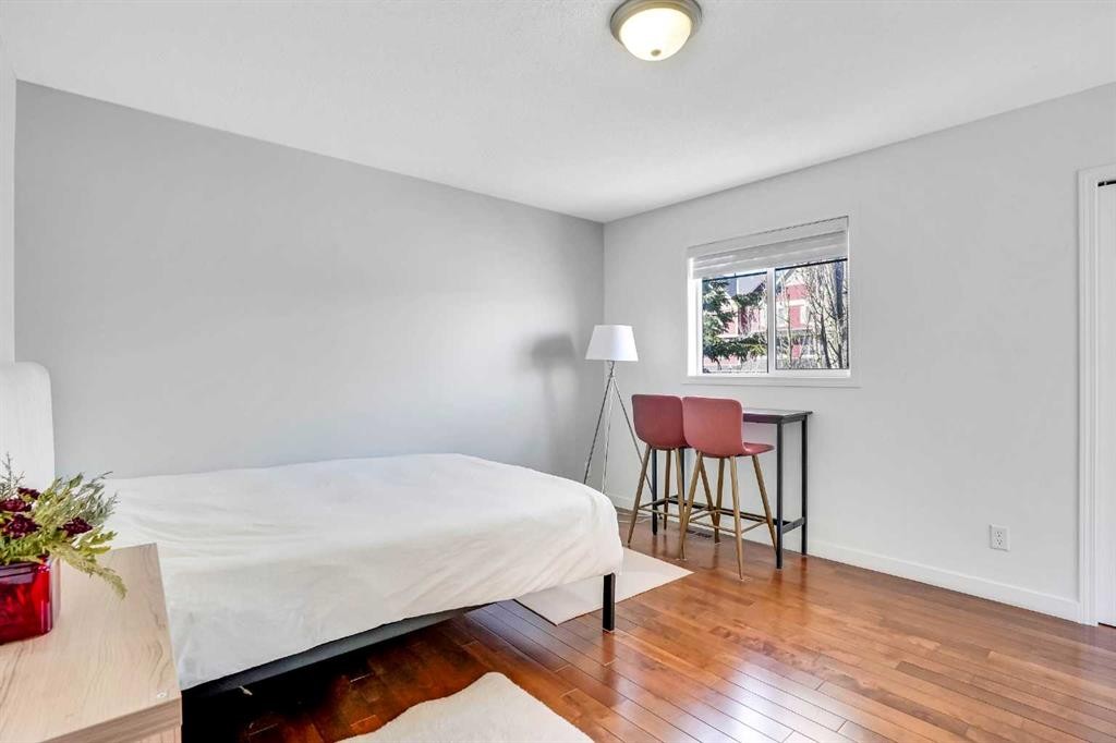 142 Panatella Park Nw, Calgary, AB - Indoor Photo Showing Bedroom