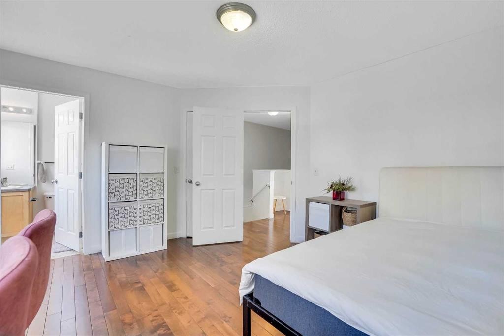 142 Panatella Park Nw, Calgary, AB - Indoor Photo Showing Bedroom