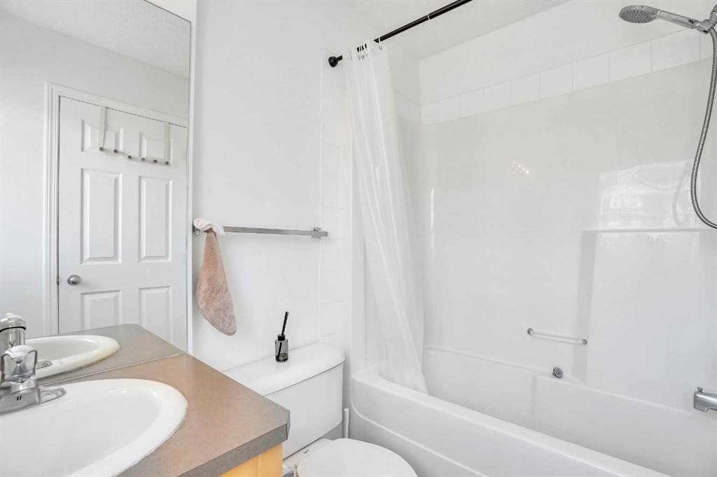 142 Panatella Park Nw, Calgary, AB - Indoor Photo Showing Bathroom