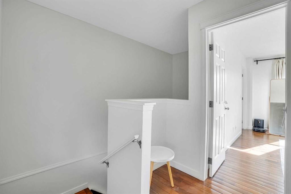 142 Panatella Park Nw, Calgary, AB - Indoor Photo Showing Other Room