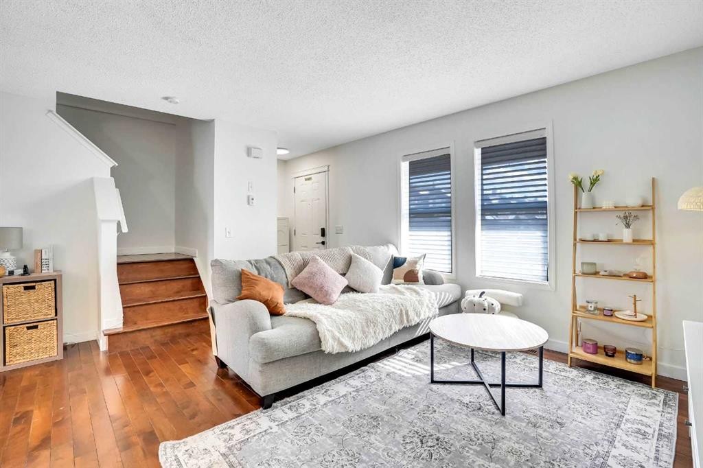 142 Panatella Park Nw, Calgary, AB - Indoor Photo Showing Living Room