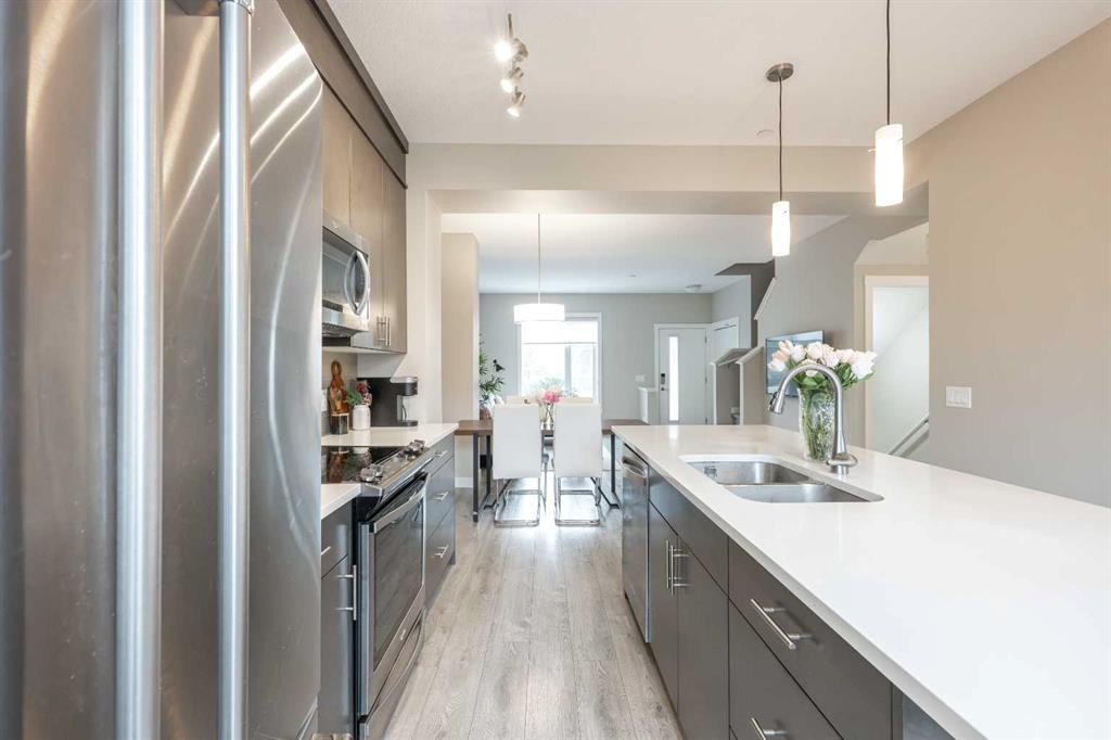 156 Livingston Common Ne, Calgary, AB - Indoor Photo Showing Kitchen With Double Sink With Upgraded Kitchen