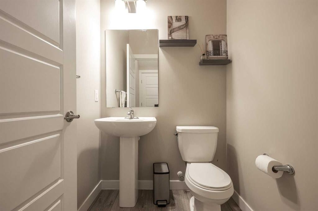 156 Livingston Common Ne, Calgary, AB - Indoor Photo Showing Bathroom