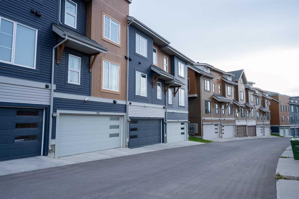 156 Livingston Common Ne, Calgary, AB - Outdoor