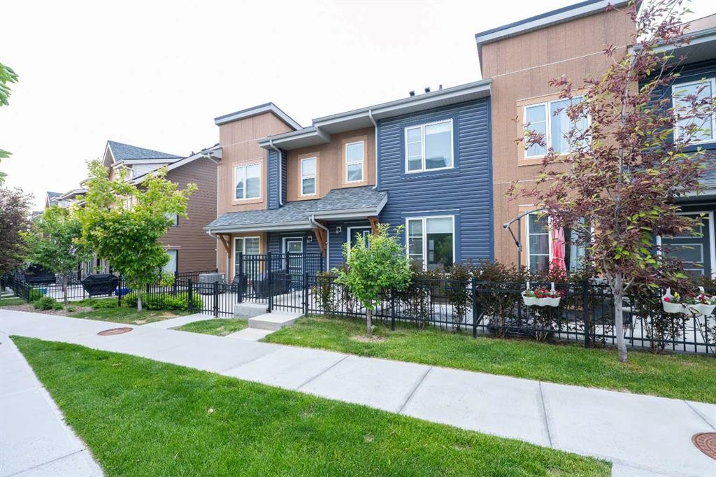 156 Livingston Common Ne, Calgary, AB - Outdoor With Facade