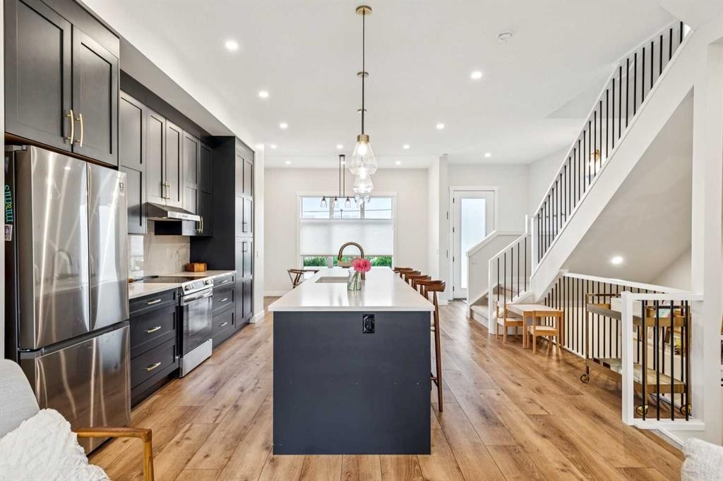 1329 Regal Crescent Ne, Calgary, AB - Indoor Photo Showing Kitchen With Stainless Steel Kitchen With Upgraded Kitchen