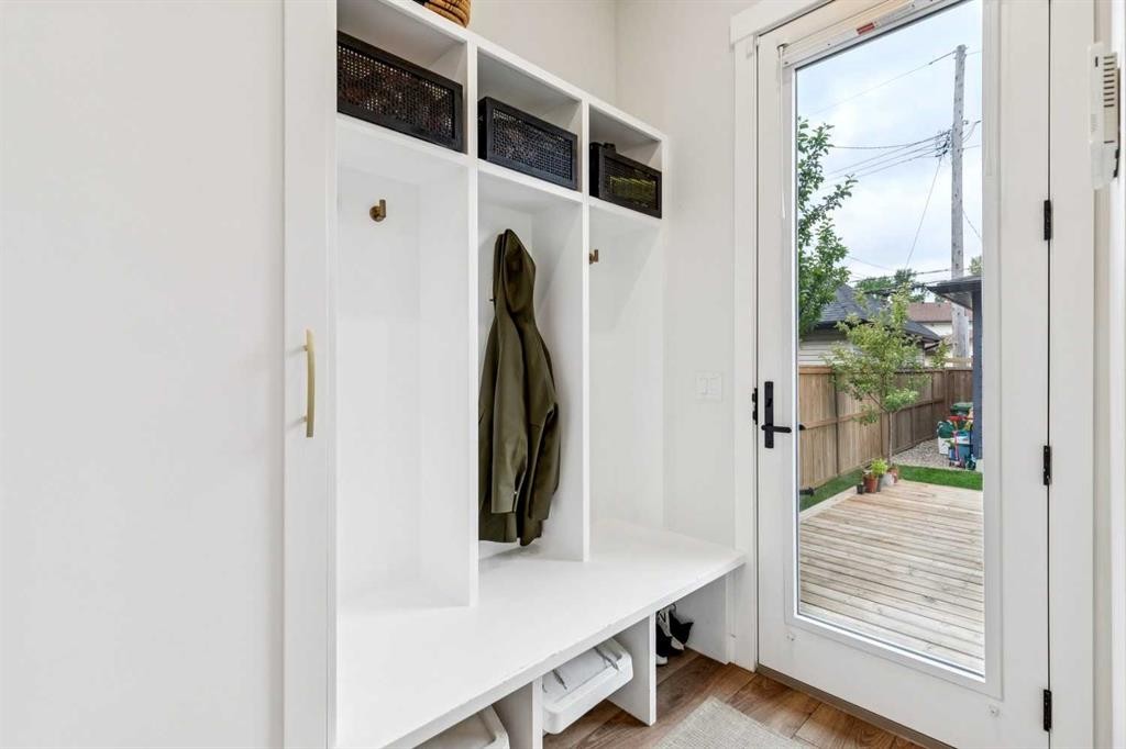 1329 Regal Crescent Ne, Calgary, AB - Indoor Photo Showing Other Room