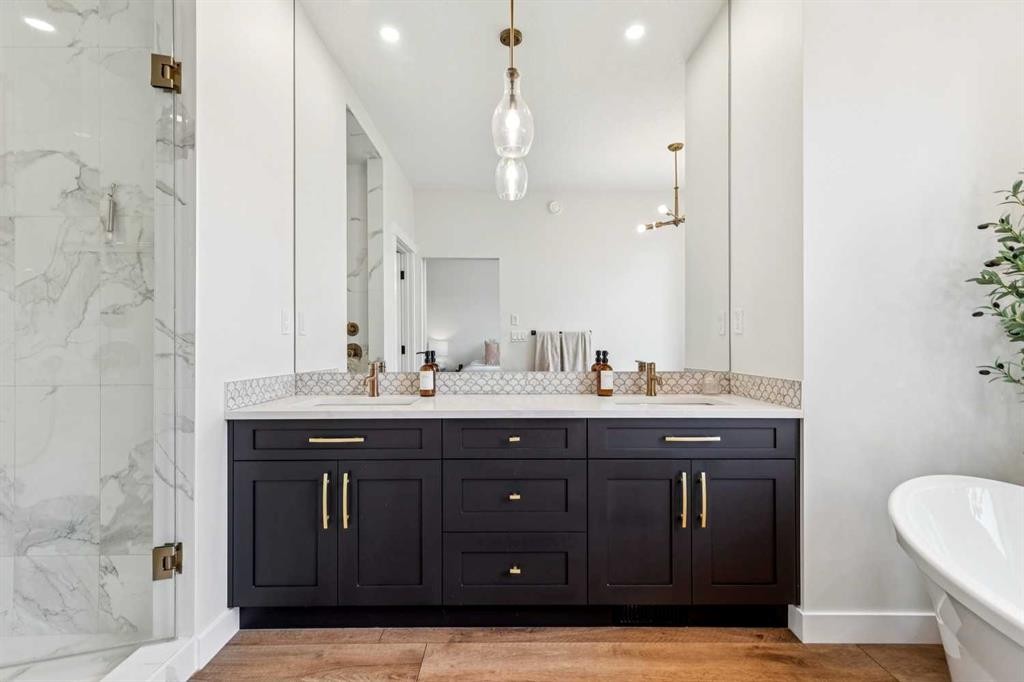1329 Regal Crescent Ne, Calgary, AB - Indoor Photo Showing Bathroom