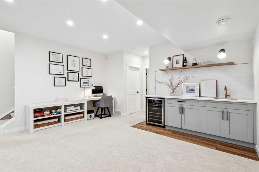 1329 Regal Crescent Ne, Calgary, AB - Indoor Photo Showing Other Room