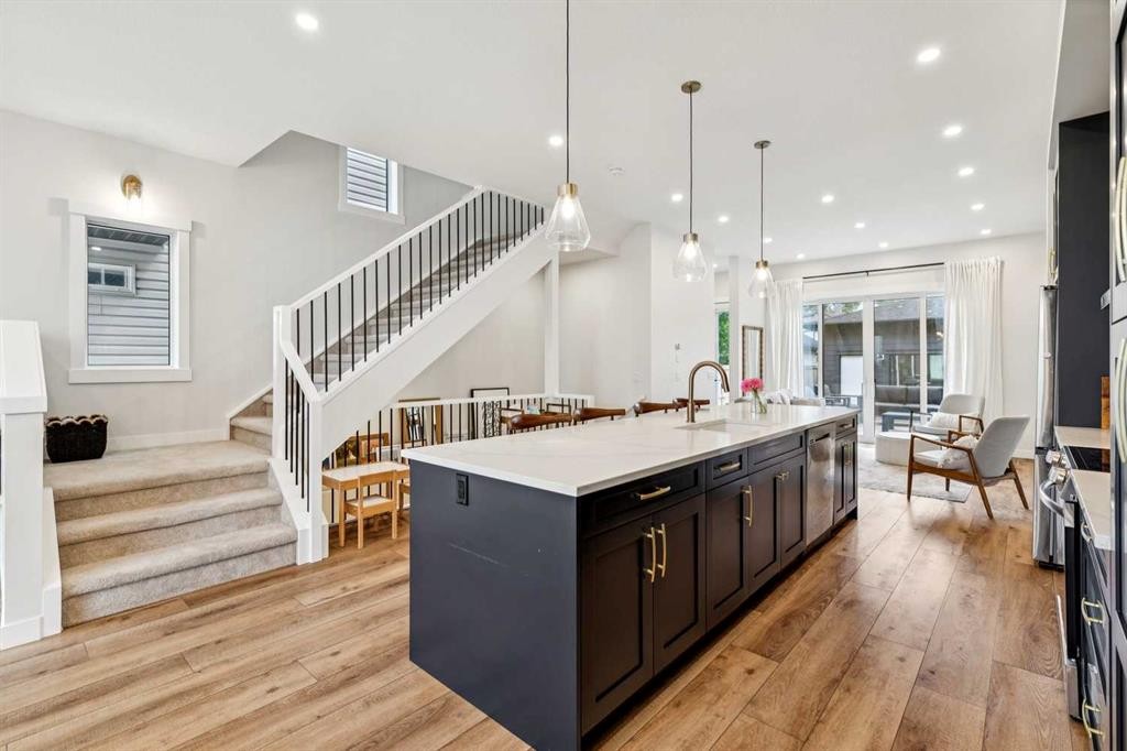 1329 Regal Crescent Ne, Calgary, AB - Indoor Photo Showing Kitchen With Upgraded Kitchen