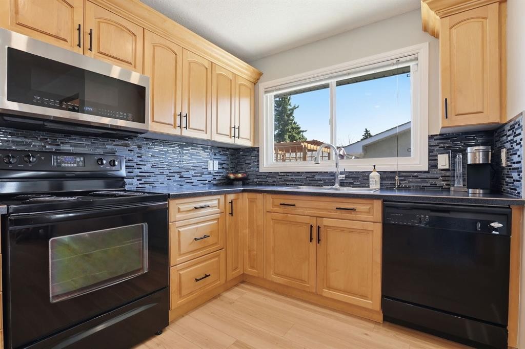 312 Penworth Way Se, Calgary, AB