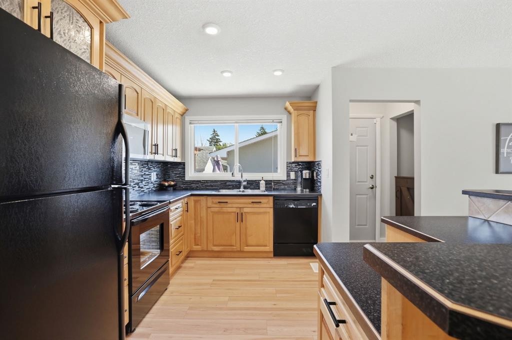 312 Penworth Way Se, Calgary, AB