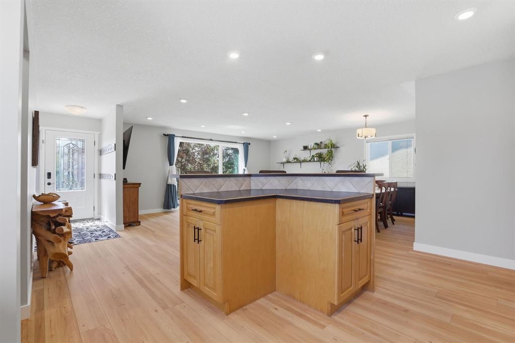 312 Penworth Way Se, Calgary, AB