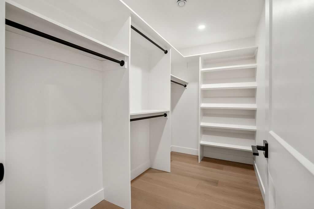 710 Bridge Crescent Ne, Calgary, AB