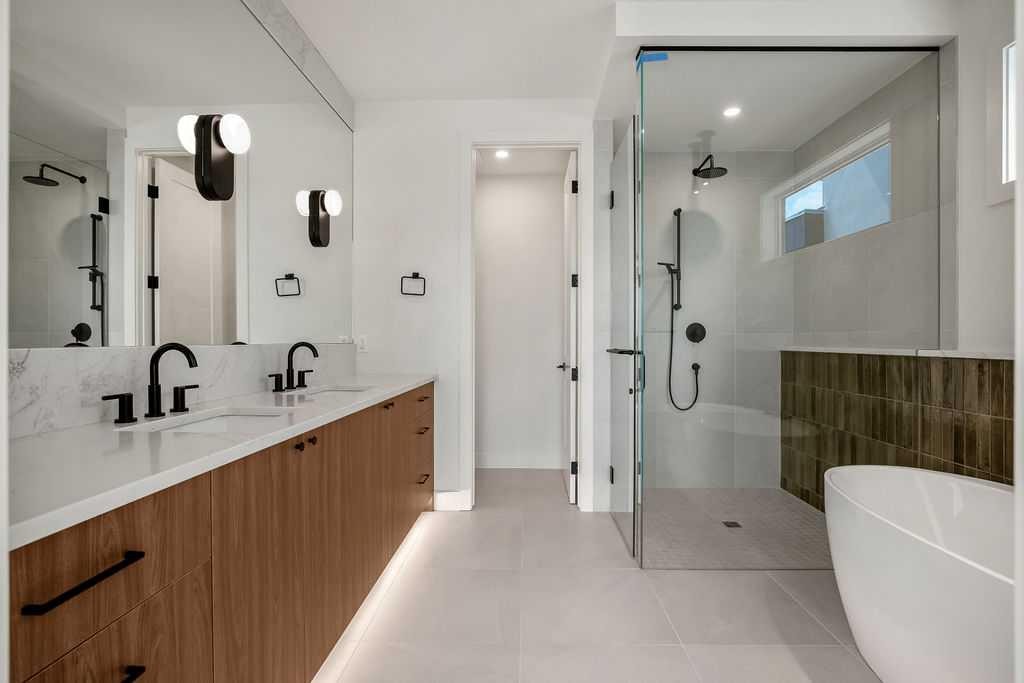 710 Bridge Crescent Ne, Calgary, AB