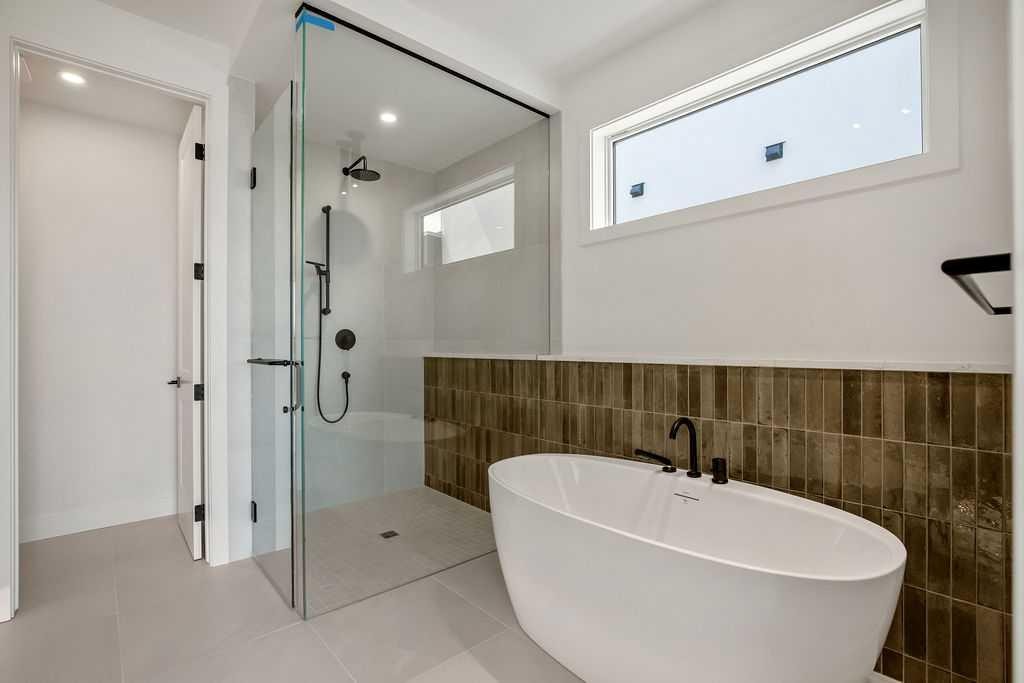 710 Bridge Crescent Ne, Calgary, AB