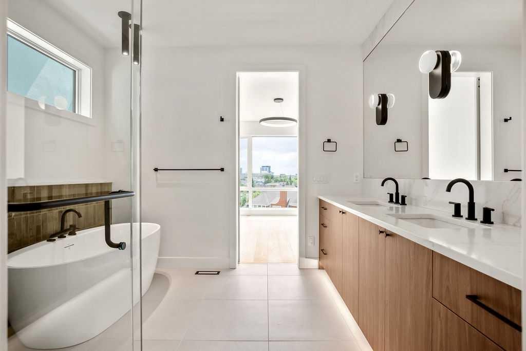 710 Bridge Crescent Ne, Calgary, AB