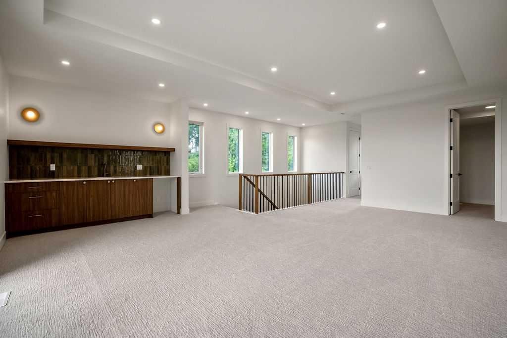 710 Bridge Crescent Ne, Calgary, AB