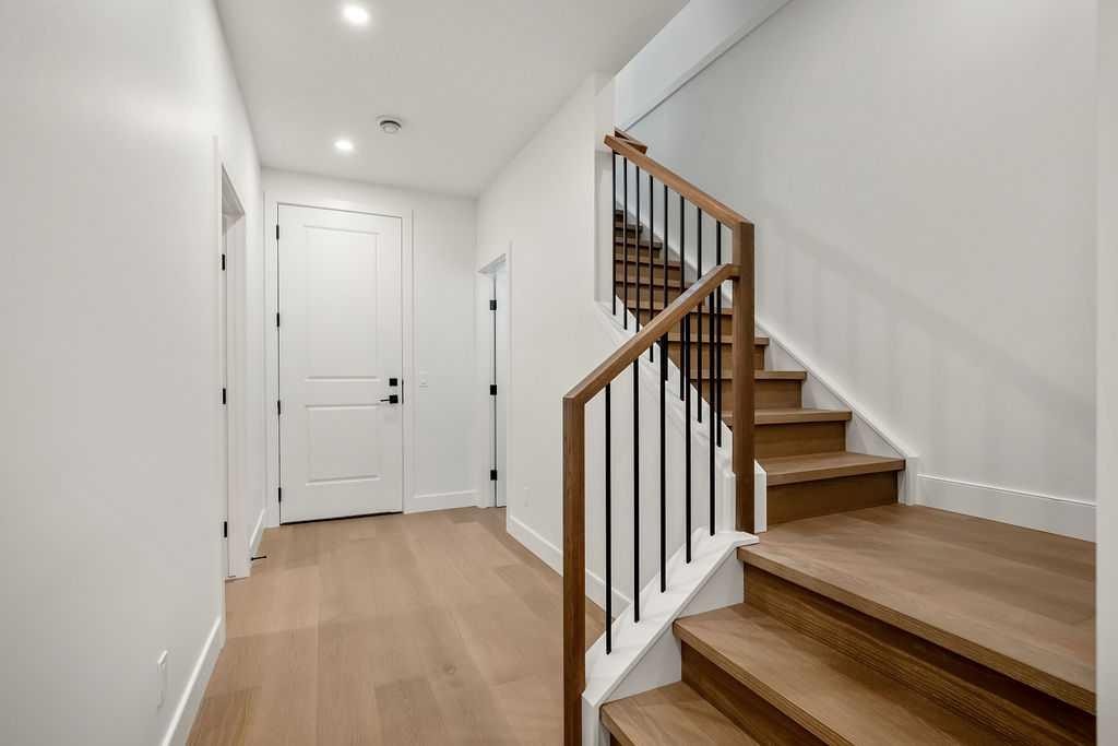 710 Bridge Crescent Ne, Calgary, AB
