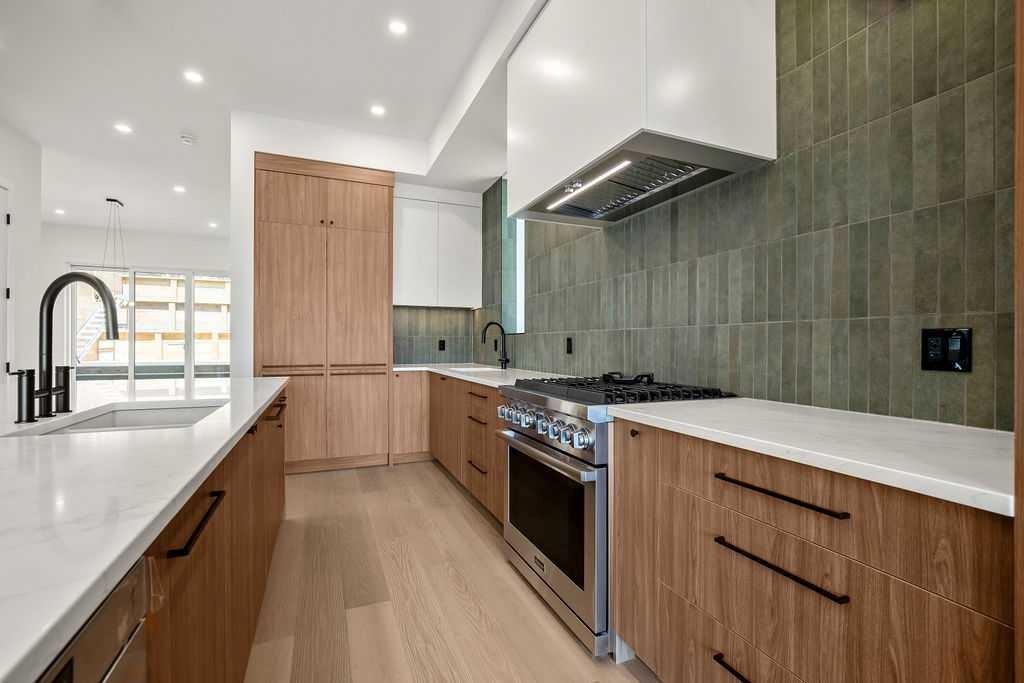 710 Bridge Crescent Ne, Calgary, AB