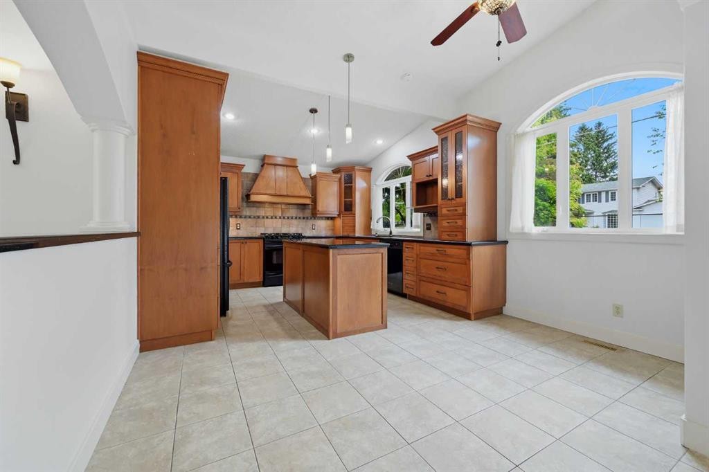 355 Willow Ridge Place Se, Calgary, AB - Indoor Photo Showing Kitchen