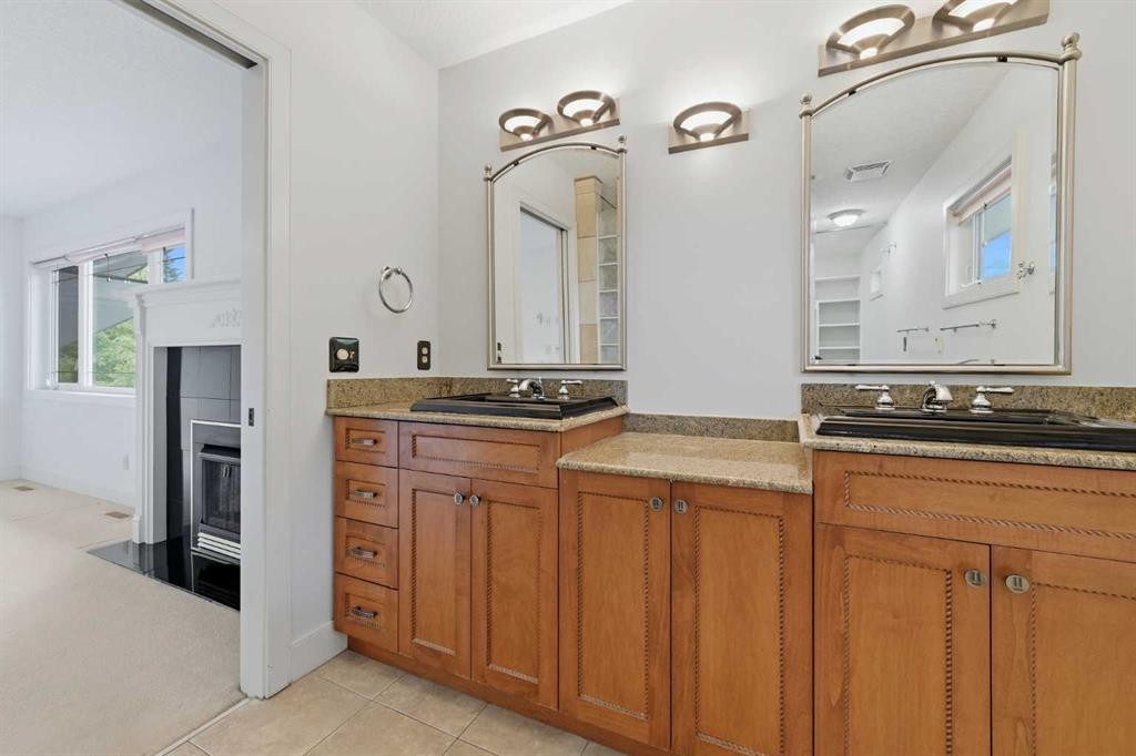 355 Willow Ridge Place Se, Calgary, AB - Indoor Photo Showing Bathroom