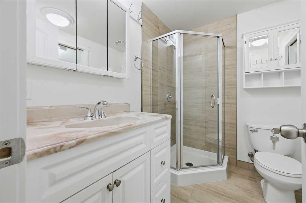 355 Willow Ridge Place Se, Calgary, AB - Indoor Photo Showing Bathroom