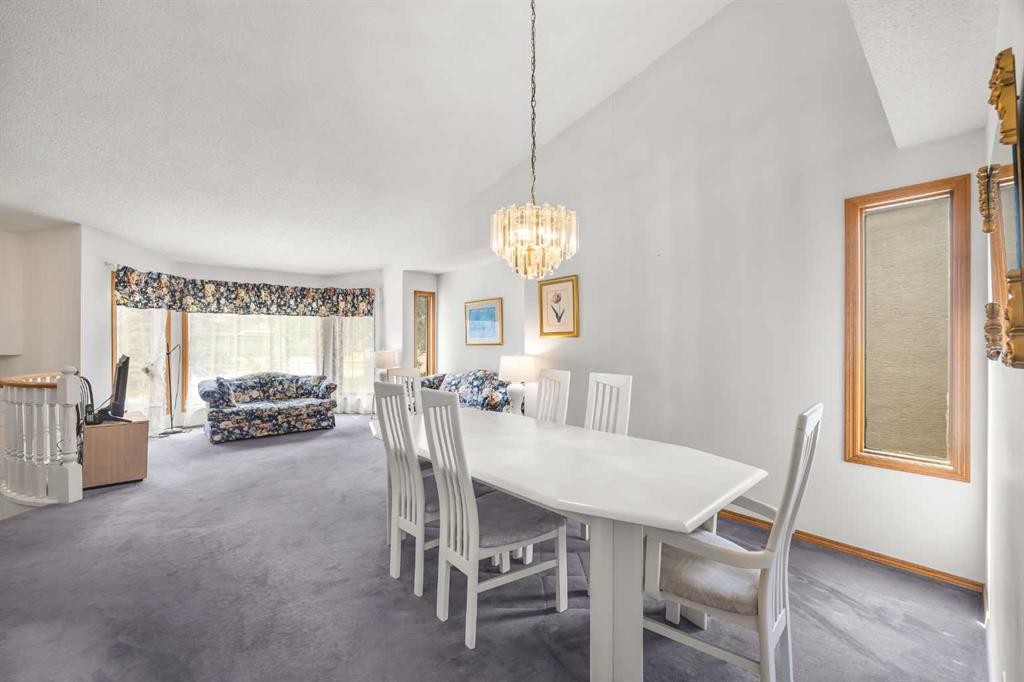 28 Harvest Oak Drive Ne, Calgary, AB - Indoor Photo Showing Dining Room