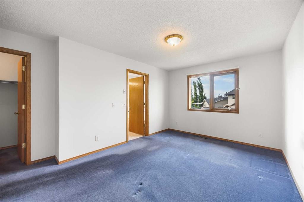 28 Harvest Oak Drive Ne, Calgary, AB - Indoor Photo Showing Other Room