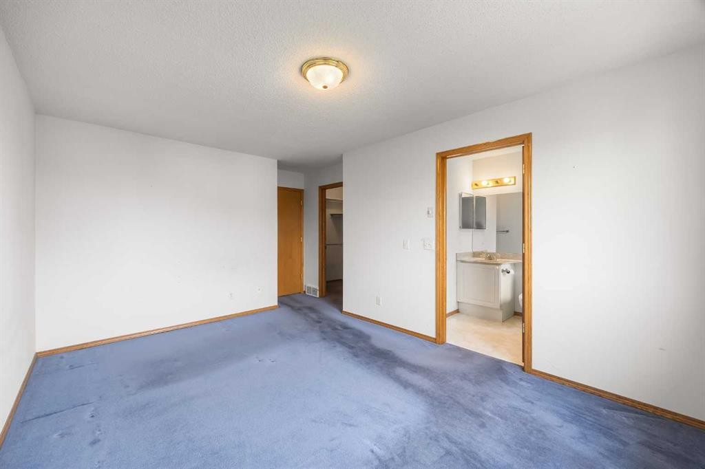 28 Harvest Oak Drive Ne, Calgary, AB - Indoor Photo Showing Other Room