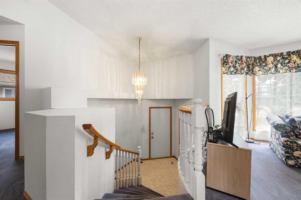 28 Harvest Oak Drive Ne, Calgary, AB - Indoor Photo Showing Other Room