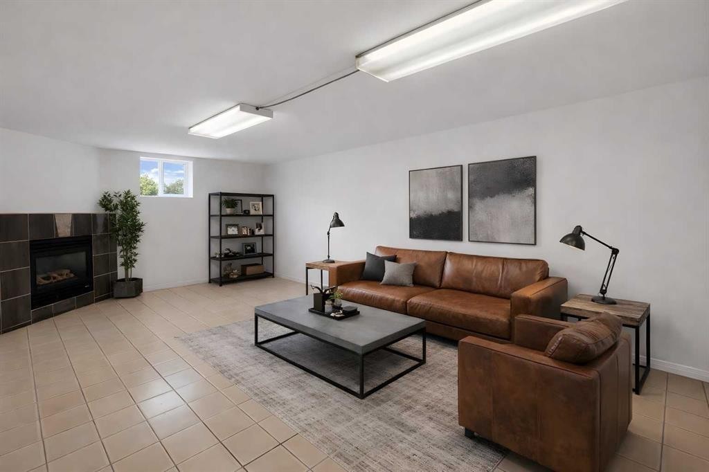326 27 Avenue Ne, Calgary, AB - Indoor Photo Showing Other Room With Fireplace