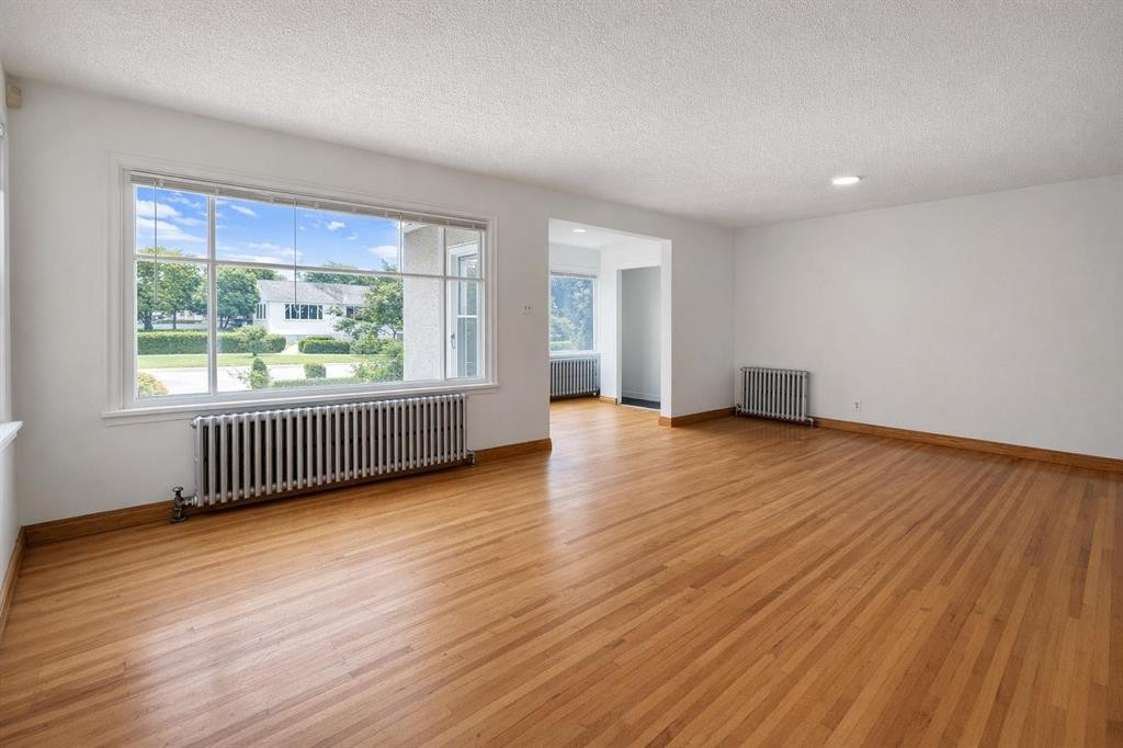 326 27 Avenue Ne, Calgary, AB - Indoor