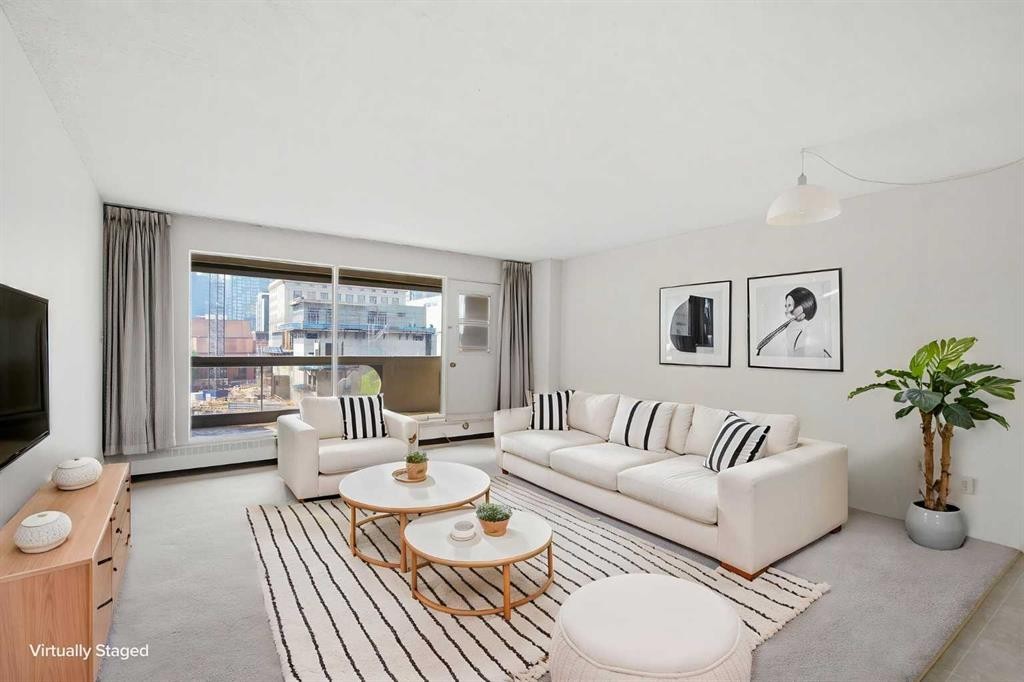 609-221 6 Avenue Se, Calgary, AB - Indoor Photo Showing Living Room