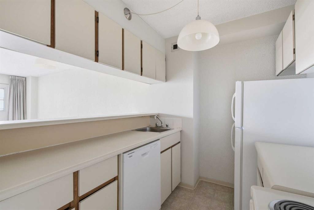609-221 6 Avenue Se, Calgary, AB - Indoor Photo Showing Other Room
