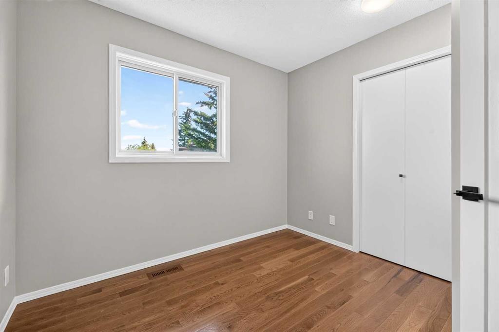 70 West Mackay Crescent, Cochrane, AB - Indoor Photo Showing Other Room