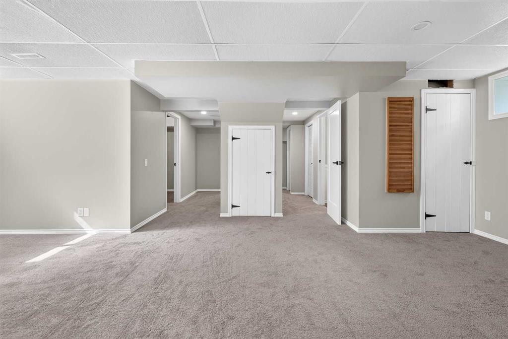70 West Mackay Crescent, Cochrane, AB - Indoor Photo Showing Other Room