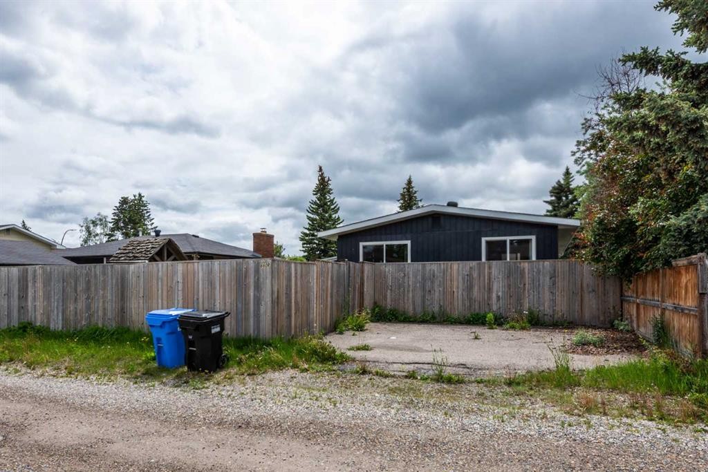 660 Queen Charlotte Drive Se, Calgary, AB