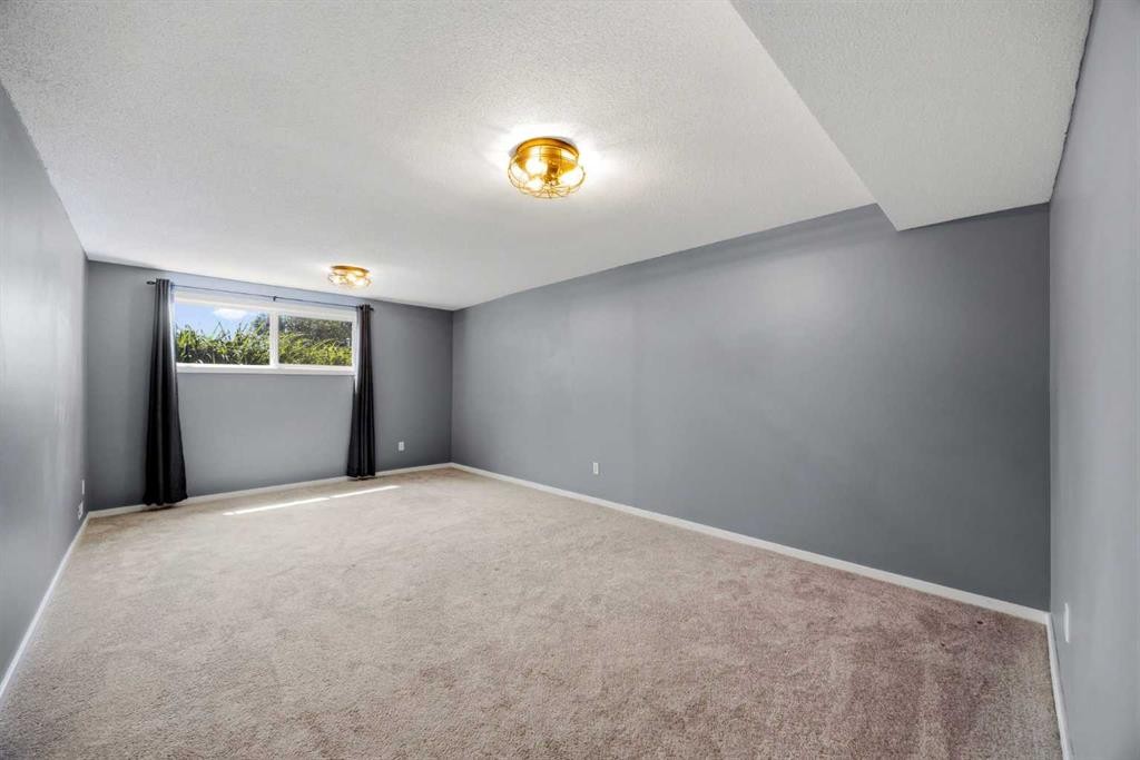 8A Arlington Bay Se, Calgary, AB