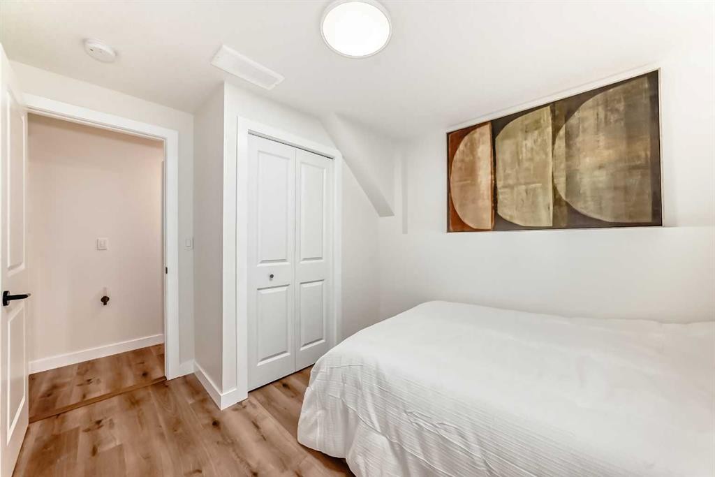584 Woodhill Place Sw, Calgary, AB