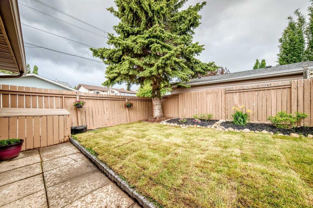 584 Woodhill Place Sw, Calgary, AB