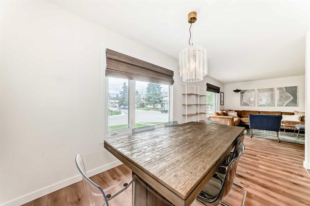 584 Woodhill Place Sw, Calgary, AB